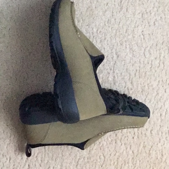 Land’s End Women’s All Weather Suede Slip on Moc - Picture 2 of 6